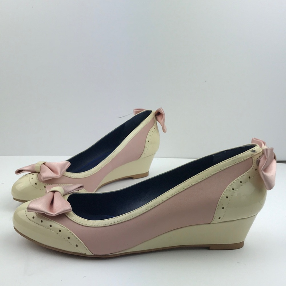 Shoes of Prey Cream and Pink Flats - Picture 3 of 7